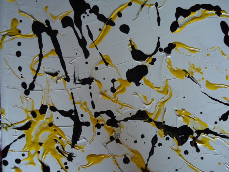 Pretpostavka moguće verzije „obogaćene rupetine s ugašenim vapnom“. Verzija obogaćena s više „crne zemlje“, odnosno slika sačinjena od  akrila i emajla na lanenom platnu. Slijedeća slika je konačna verzija apstrakcije naslikane akrilom, emajlom i uljem na lanenom platnu. Dakako, da bi tako izgledala i površina rupetine sa ugašenim vapnom, ali nije, jer nije bilo dovoljno zemlje u boji, a niti vremena ni vizije mojih bližnjih. Ipak, moram priznati moji bližnji su gradili kuću, pa nisu imali vremena za moje mudrolije ili apstraktne šare-bare! Tako su barem govorili, iako je jedino bakin brat, vrstan klesar Josef, govorio kako se prava trajna umjetnost može napraviti samo u kamenu, a ne u nekakvom kreču i to još sa blatom! Nikako nije volio blato u ugašenom vapnu. Baš mi ga je bilo žao! Takav vrstan klesar, a ne voli blato. Nikako mi to nije bilo jasno. Umjetnici su čudan soj ljudi!