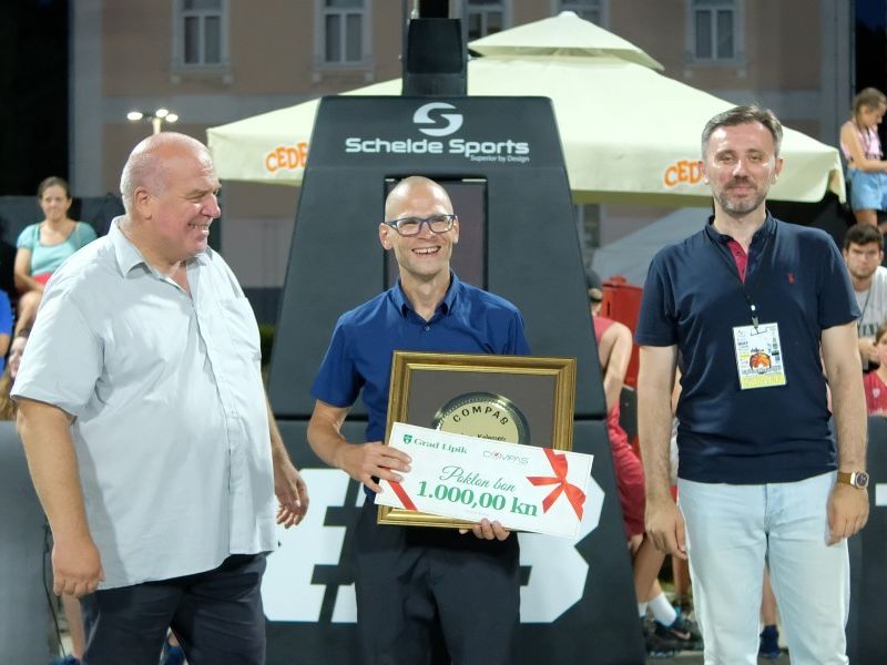 Vedran Kelemen s gradonačelnikom Lipika i urednikom Compasa / FOTOimago.hr