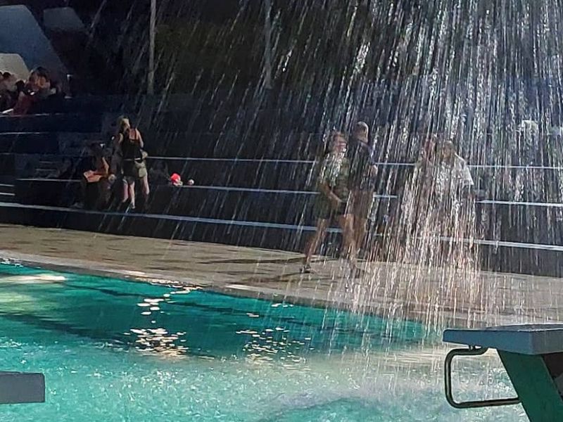 Noćno kupanje je trajalo do dugo u noć / Compas.hr