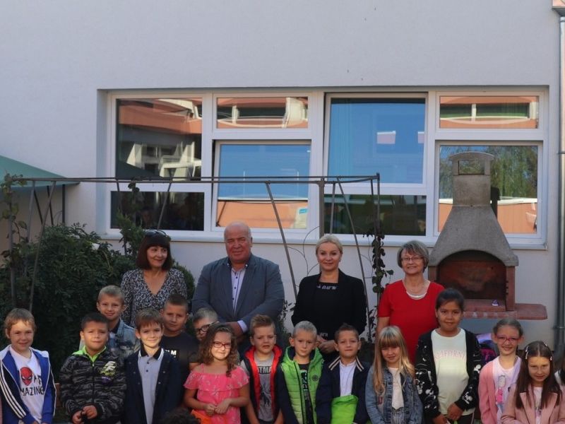 Osnovna škola u Lipiku / Compas.hr
