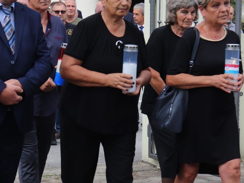 Članovi obitelji poginulih hrvatskih branitelja / Compas.hr