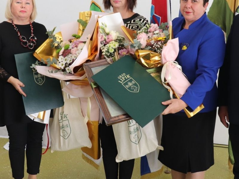 Nagrade laureatima uručili su predsjednik Gradskog vijeća Lipika i lipički gradonačelnik / Compas.hr