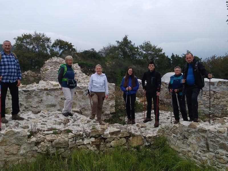 Na zidinama nekadašnje utvrde na Bijeloj Stijeni / Foto: PD Lipa