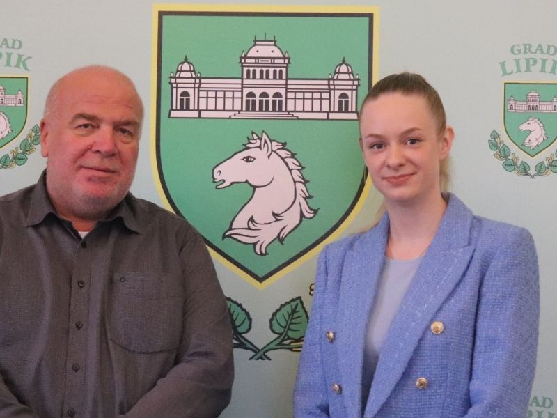 Gradonačelnik Lipika Vinko Kasana i Teodora Pritula, studentica 1. godine diplomskog studija poslovne ekonomije Ekonomskog fakulteta Sveučilišta u Osijeku / Compas.hr