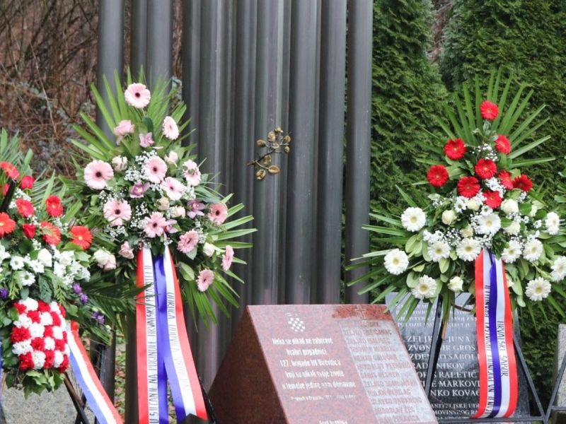 Komemoracija u Brusniku za poginule hrvatske branitelje, pripadnike virovitičke 127. brigade / Compas.hr