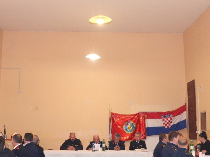 Izvješće o radu Upravnog odbora te financijsko izvješće za 2022. godinu podnio je Tomislav Stokić, zapovjednik Vatrogasne zajednice područja Pakrac – Lipik / Compas.hr