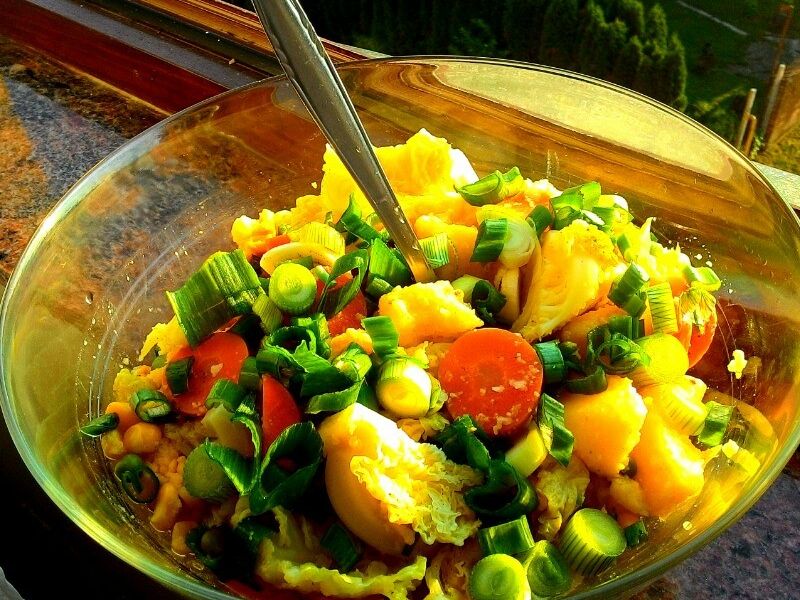 Salata sa povrćem kuhanim na pari (recept 2)