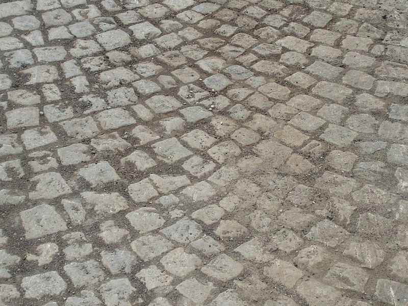 ovime je nekad bio popločen trg kao i druge ulice u Pakracu