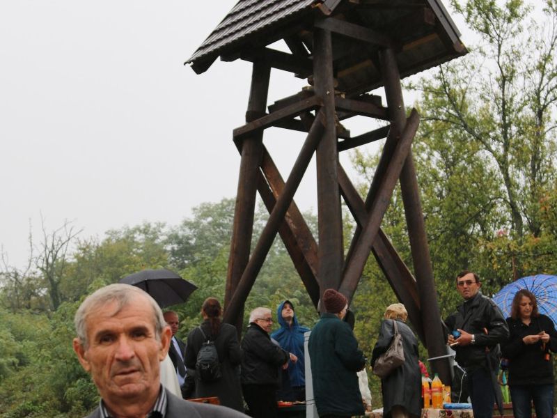 Ivan Adžijević ispred obnovljenog zvonika