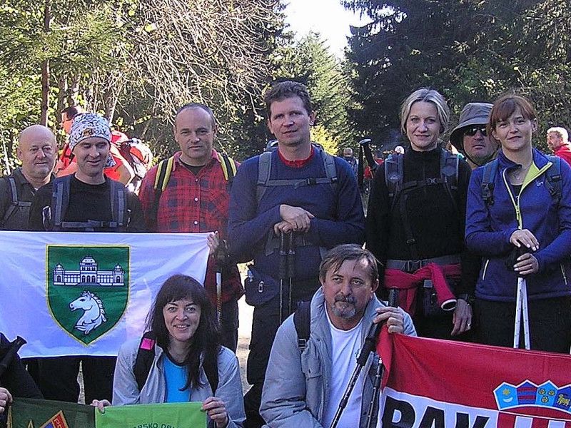 Pakračani i Lipičani pokraj geodetskog stupa na vrhu Psunja, Brezovo Polje (985 m)
