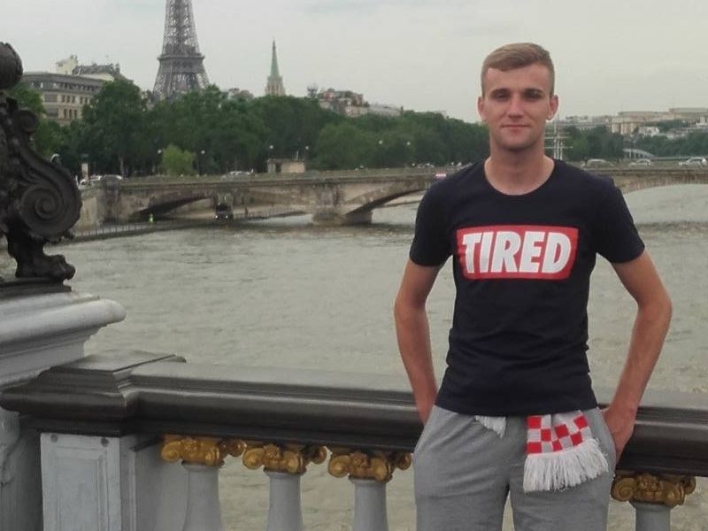 šetnja Parizom nemože proći bez fotografiranja uz najveću znamenitost