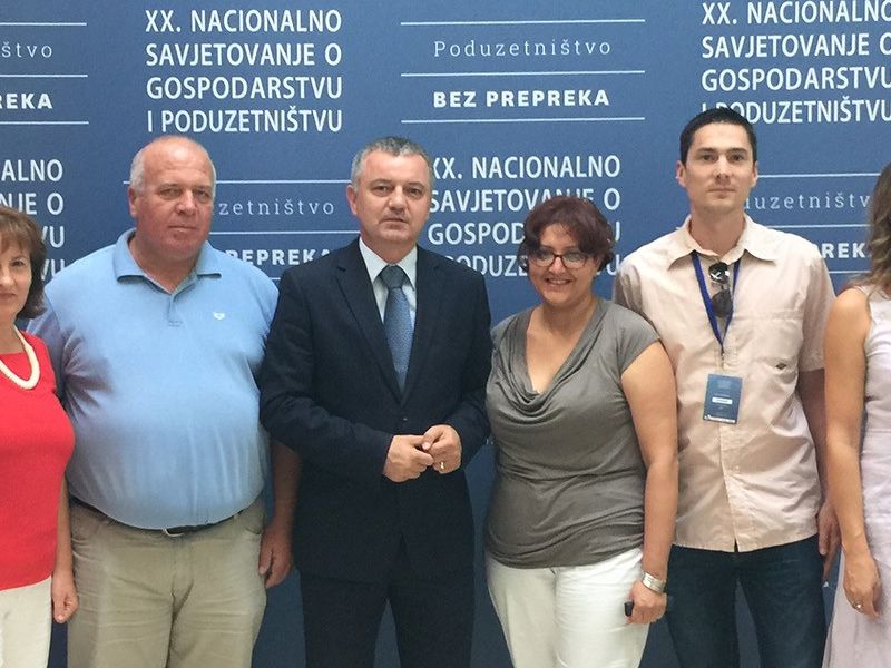 Ministar poduzetništva i obrta Darko Horvat s gradonačelnikom Vinkom Kasanom, predstavnicima LIRE, PC Garešnice i PANORE