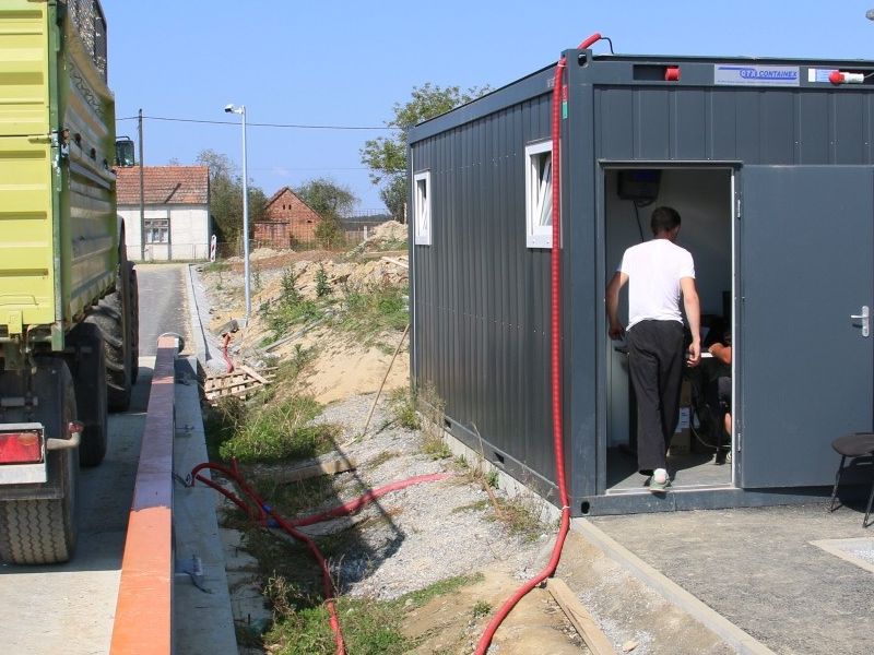 Ivica Rajčević, u Gaju na ulazu u dvorište bioplinskog postrojenja kod mostne vage