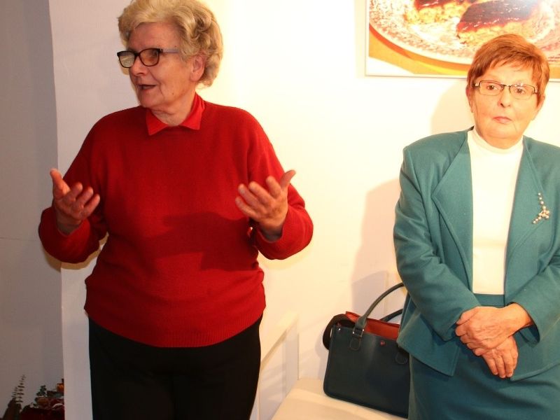 Dragica Crnković iz Prekopakre (u sredini)