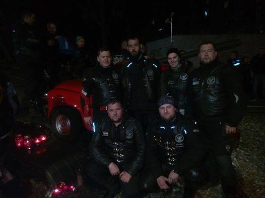 u Osijeku kod spomenika crvenom fići uvečer 17. studenog