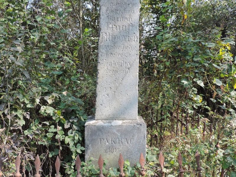 betonski obelisk prije obnove, 2014. godine