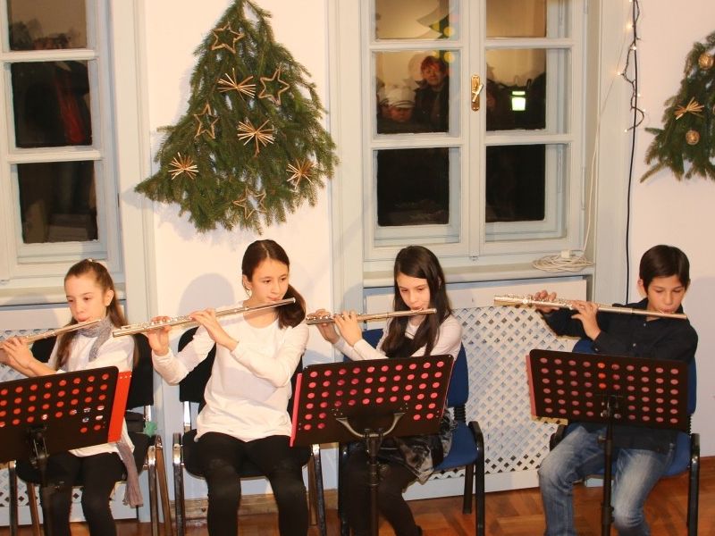 ansambl flauta učenika OGŠ Pakrac i učiteljice mag.mus. Martine Faktor