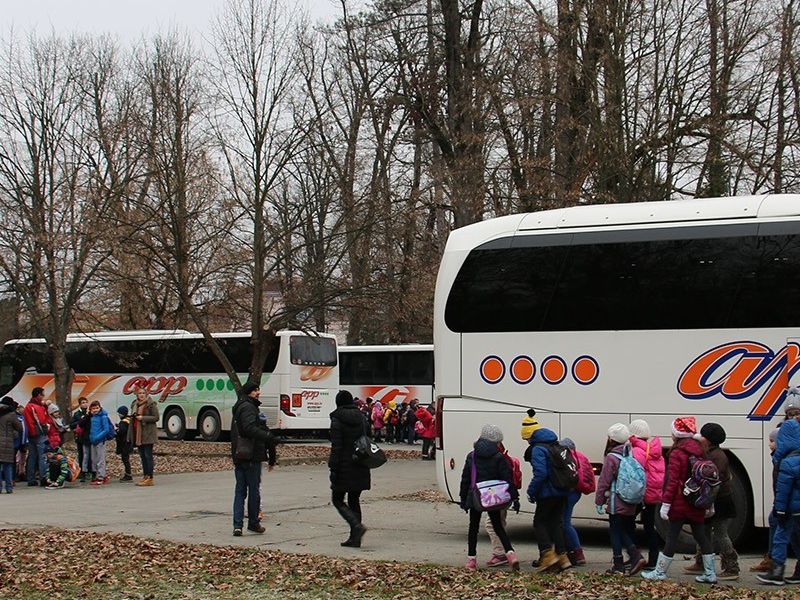 Autobusi u Lipiku za Mirise Božića u Lipiku 2016.