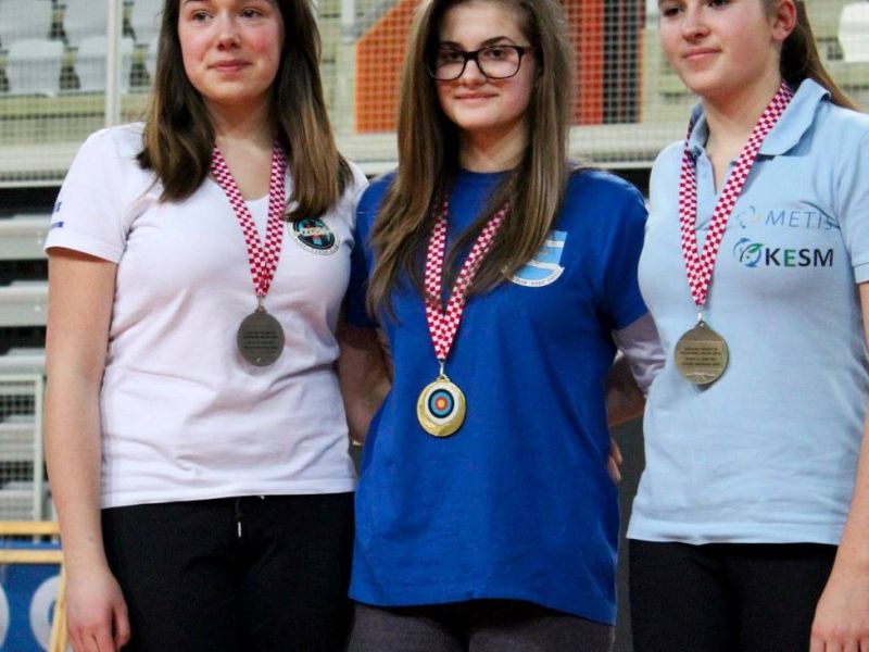 Marija Marošević (u sredini)