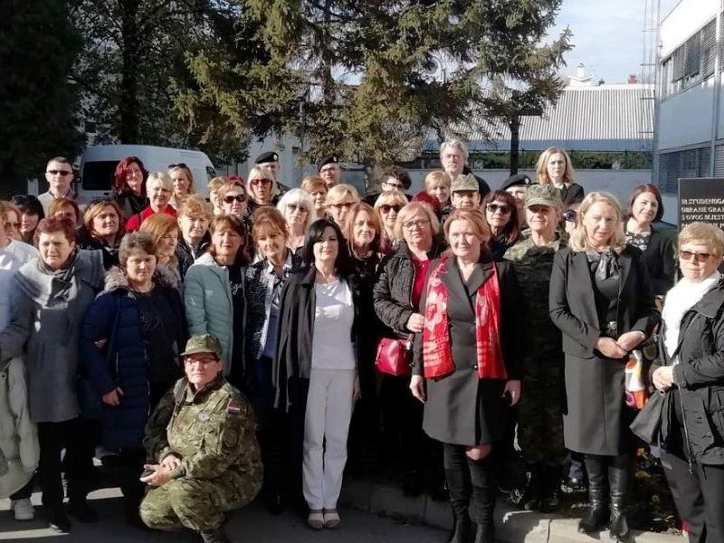 Zajedno na odavanju počasti u OŽB Vukovar i bolnici hrvatskih veterana na spomen obilježju odakle su iz bolnice odvedeni na Ovčaru