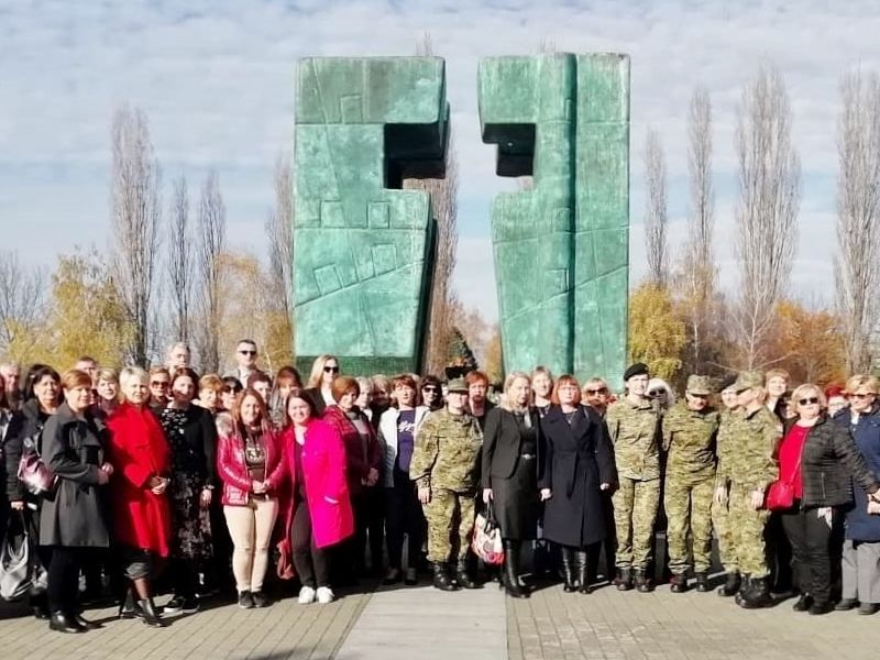 Zajedno na odavanju počasti žrtvama Vukovara na Memorijalnom groblju