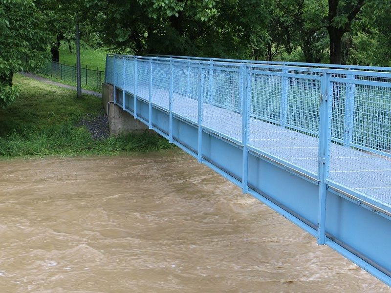 Pješački most kod bolnice u Pakracu