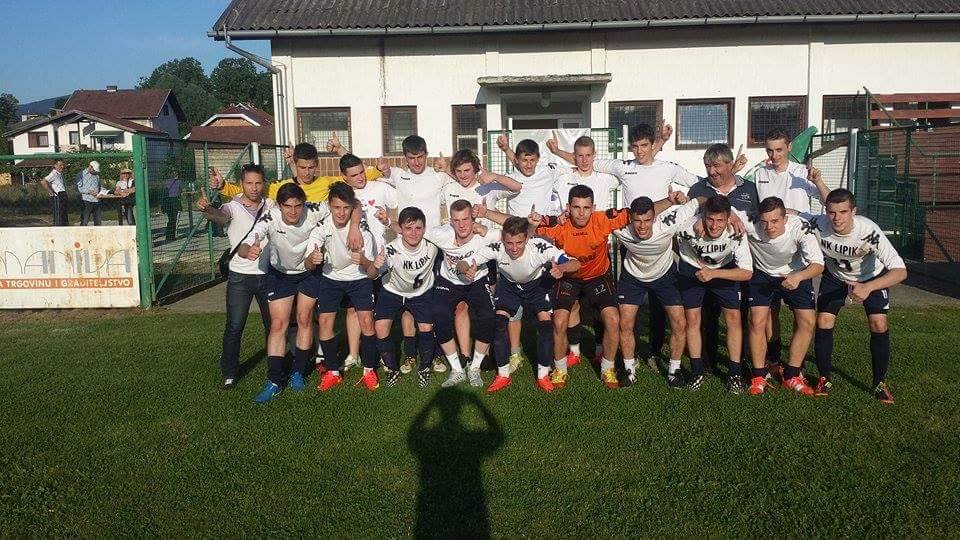 Juniori NK Lipik 1925 nakon pobjede su susretu s pakračkim NK Hajduk(izvor: NK Lipik 1925)