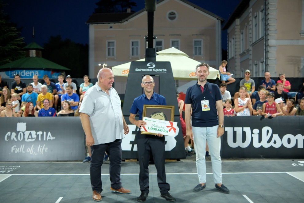 Vedran Kelemen s gradonačelnikom Lipika i urednikom Compasa / FOTOimago.hr