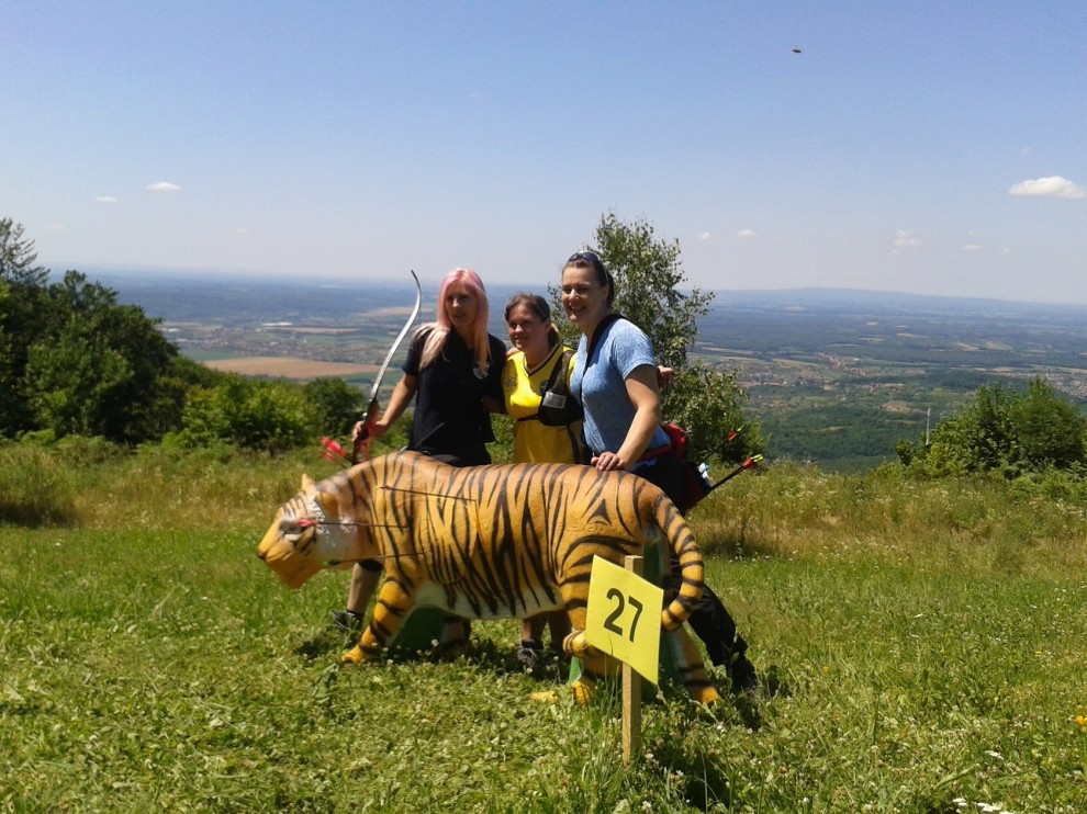 Ankica Vinter, prva s lijeva