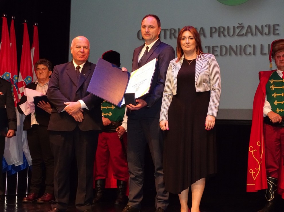 Županijska nagrada je uručena Ivanu Pušćeniku, ravnatelju Centra za pružanje usluga u zajednici Lipik / Slavonski.hr