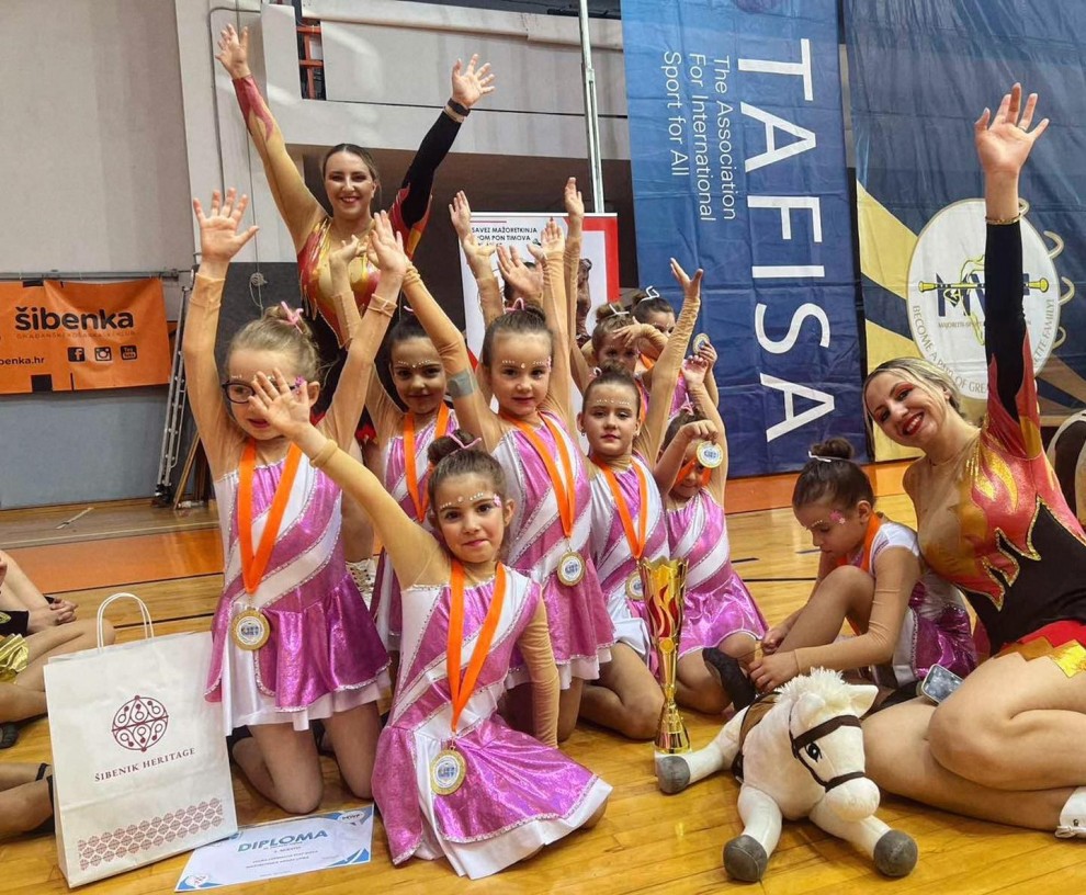 Foto: Mažoretkinje Grada Lipika