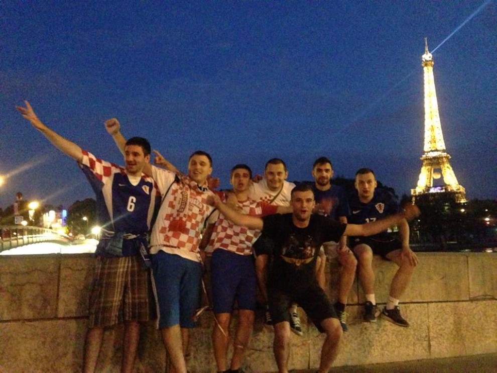uz svijetla Eiffelog tornja nakon susreta s Turskom