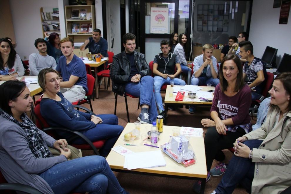 u prvom planu pobjednici kviza, Gorana Vukadinović, Goranka Gunjević, Martina Pleša-Zanetti i Iva Milinčević