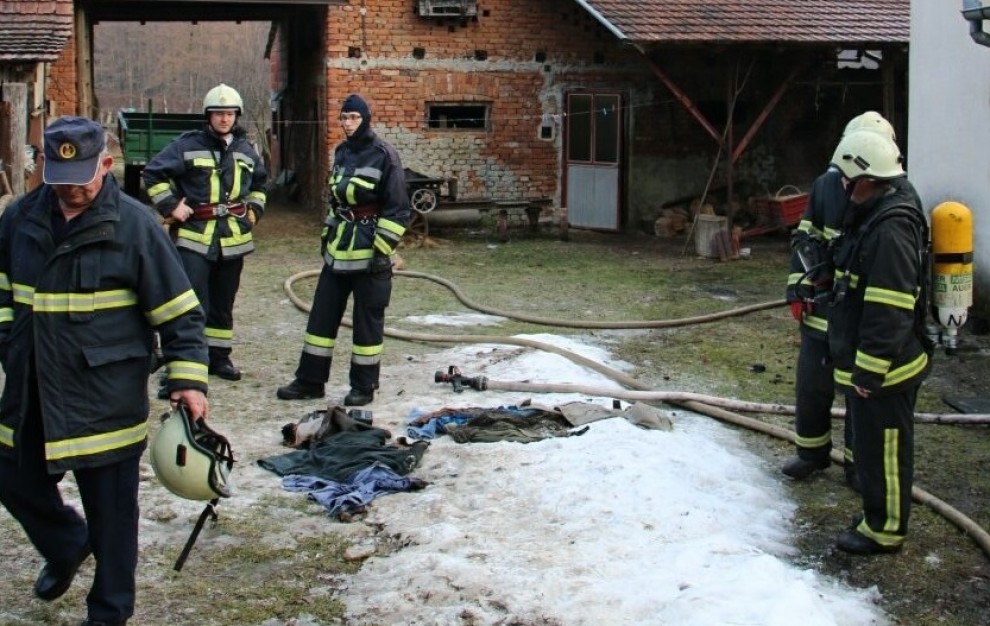 ilustracija - pripadnici DVD Pakrac i JVP PSŽ u intervenciji - iz arhive Compasa