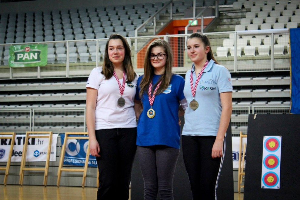 Marija Marošević (u sredini)