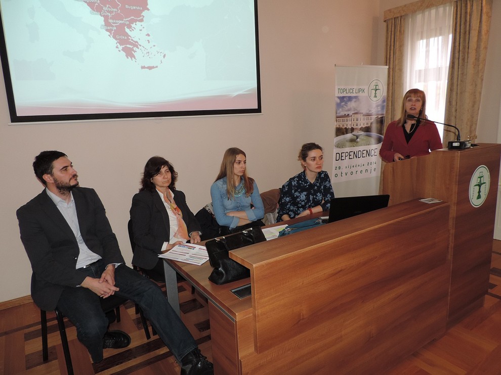 Branka Jelavić za govornicom, sjede Bačan, Živković, Grgurev i Šaša